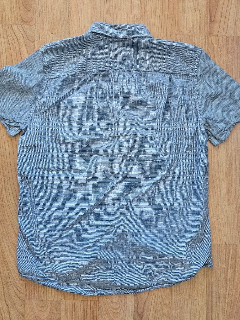 Men's American Eagle Gray and white woven short sleeve button down shirt - Med - Picture 2 of 5